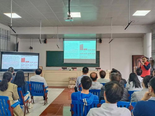 學院開展主題教育送書送教志愿服務活動暨教育咨詢